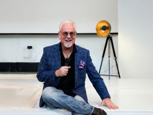 Bruce J Cramer